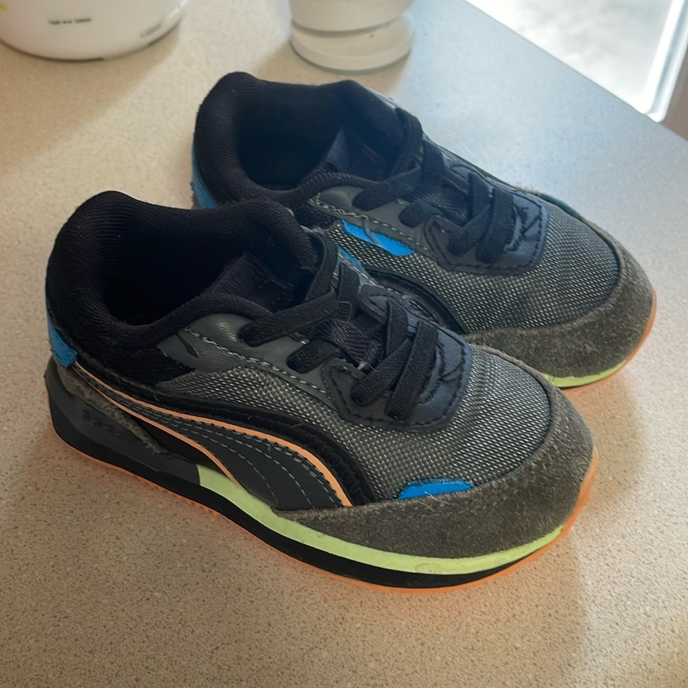 Toddler puma, tennis shoes, size 6